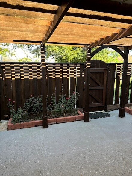 Building Photo - 16522 Diana Ln