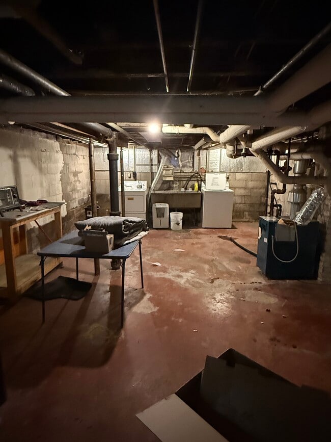 Building Photo - 825 9th Ave N