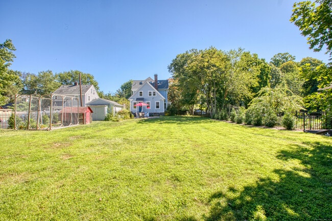 Building Photo - 96 Holmes Ave