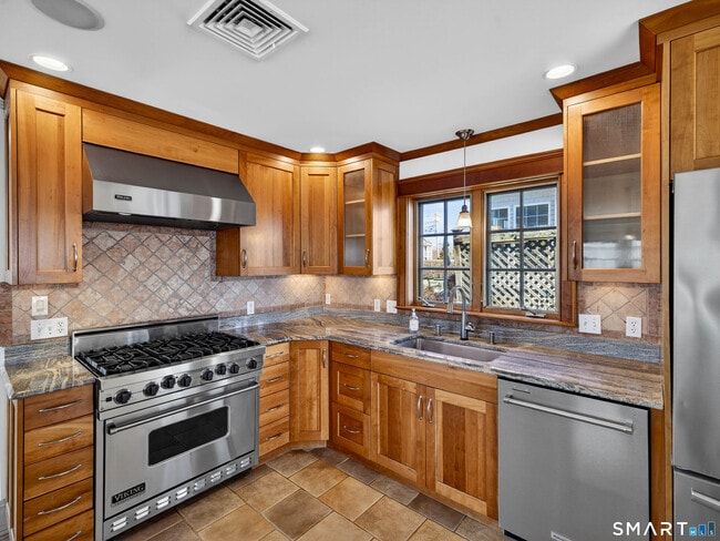 Building Photo - 4 Point Rd