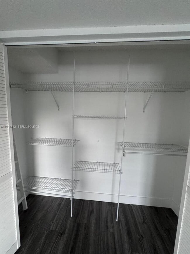 Building Photo - 5917 Vía Vermilya