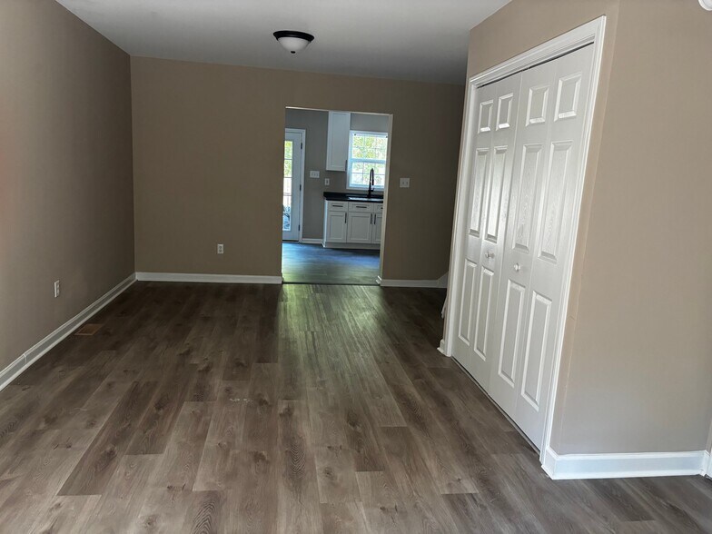 Building Photo - 8517 Kangaroo Ct