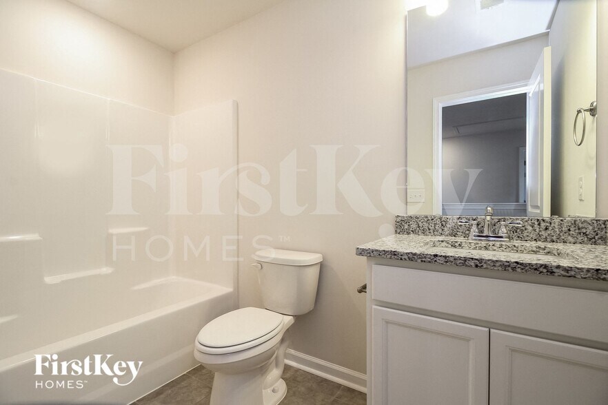 Building Photo - 804 Birchcrest Wy