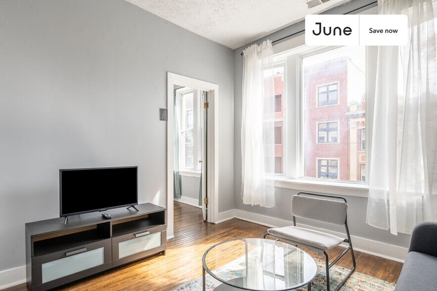 Building Photo - 2250 W North Ave