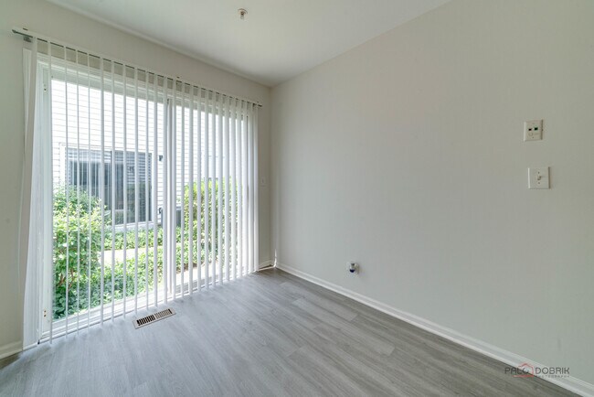 Building Photo - 1257 Orleans Dr