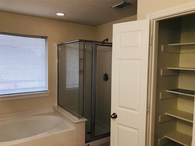 Building Photo - 5639 Stonecloud Ln