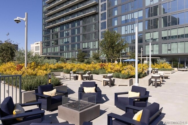 Building Photo - 1011 Union St