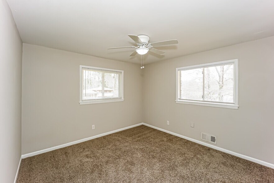 Building Photo - 7080 Doncaster Rd