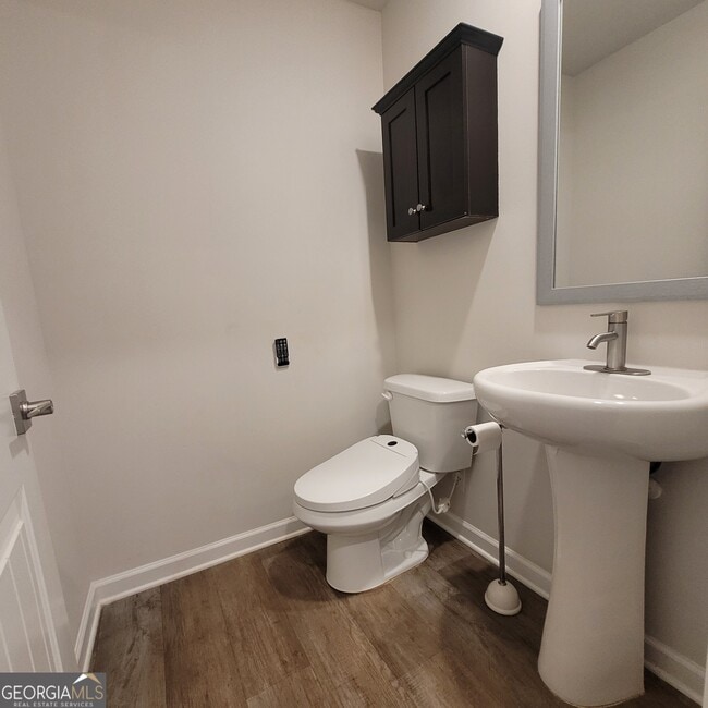 Building Photo - 220 River Meadow Dr