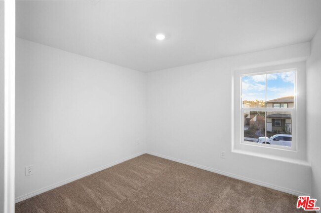 Building Photo - 2311 Blue Elm Rd
