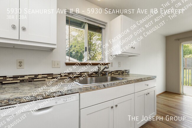 Building Photo - 5930 Seahurst Ave