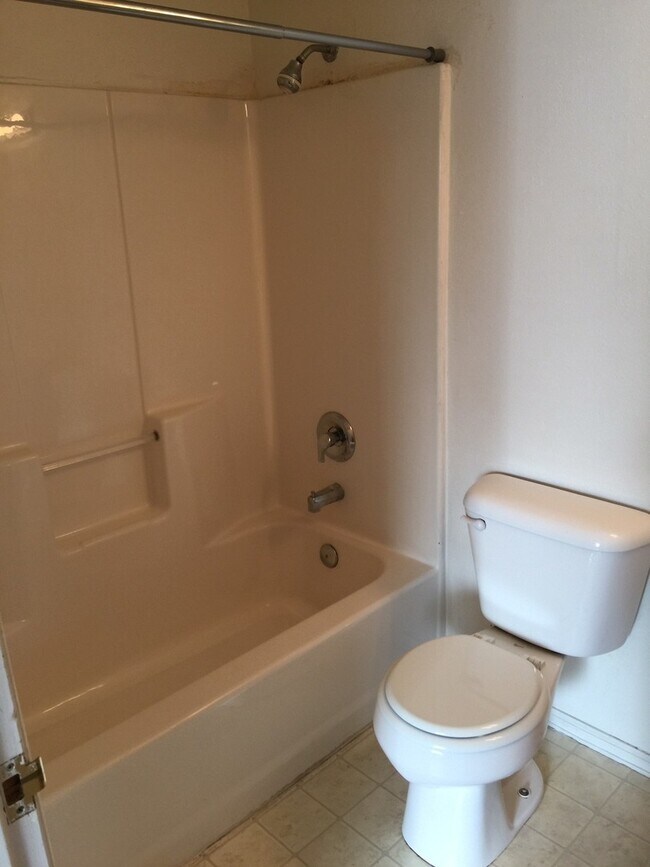 Building Photo - 2912 Dawn Dr