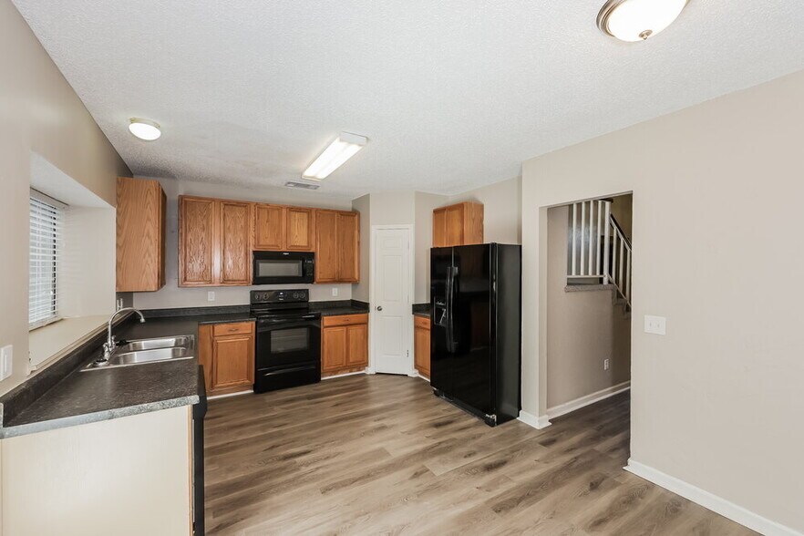 Building Photo - 4117 Mediterranean Dr