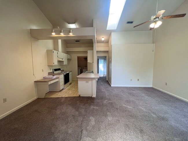 Building Photo - 2/2 Flat in Napier Oaks available Early August! *Approved Application*