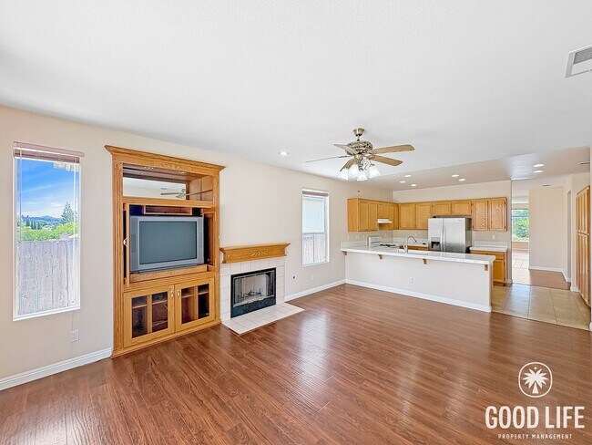 Building Photo - Gorgeous 3B/2BA House w/ Attached Garage, Storage Sheds, and Tons of Space!