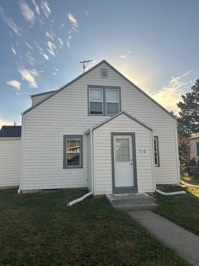 Building Photo - 710 Haines Ave