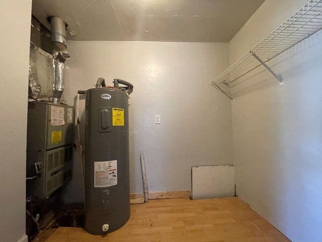 Building Photo - 4 Bed 2 Bath