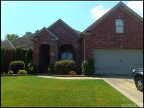 Building Photo - 104 Lucia Ln