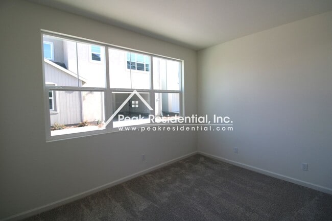 Building Photo - Newer 4bd/3ba Folsom Home with 2 Car Garage