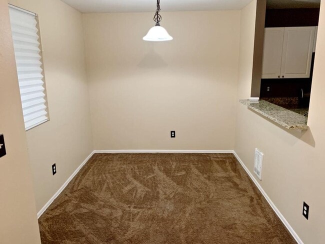 Building Photo - 18501 SE Newport Way