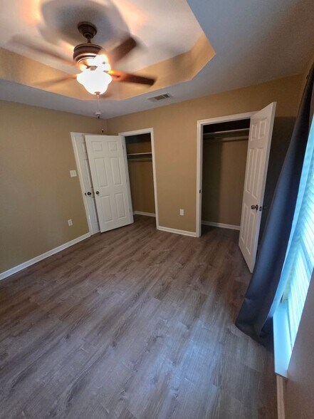 Building Photo - 16115 Bolivar Dr