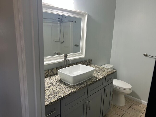 Building Photo - Nice 3 bedroom, 2 bath house