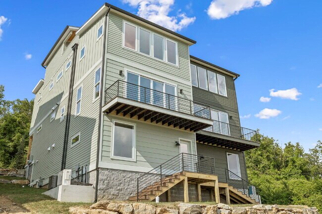 Building Photo - "Spacious 4-Bed, 4-Bath Gem in Nashville -...