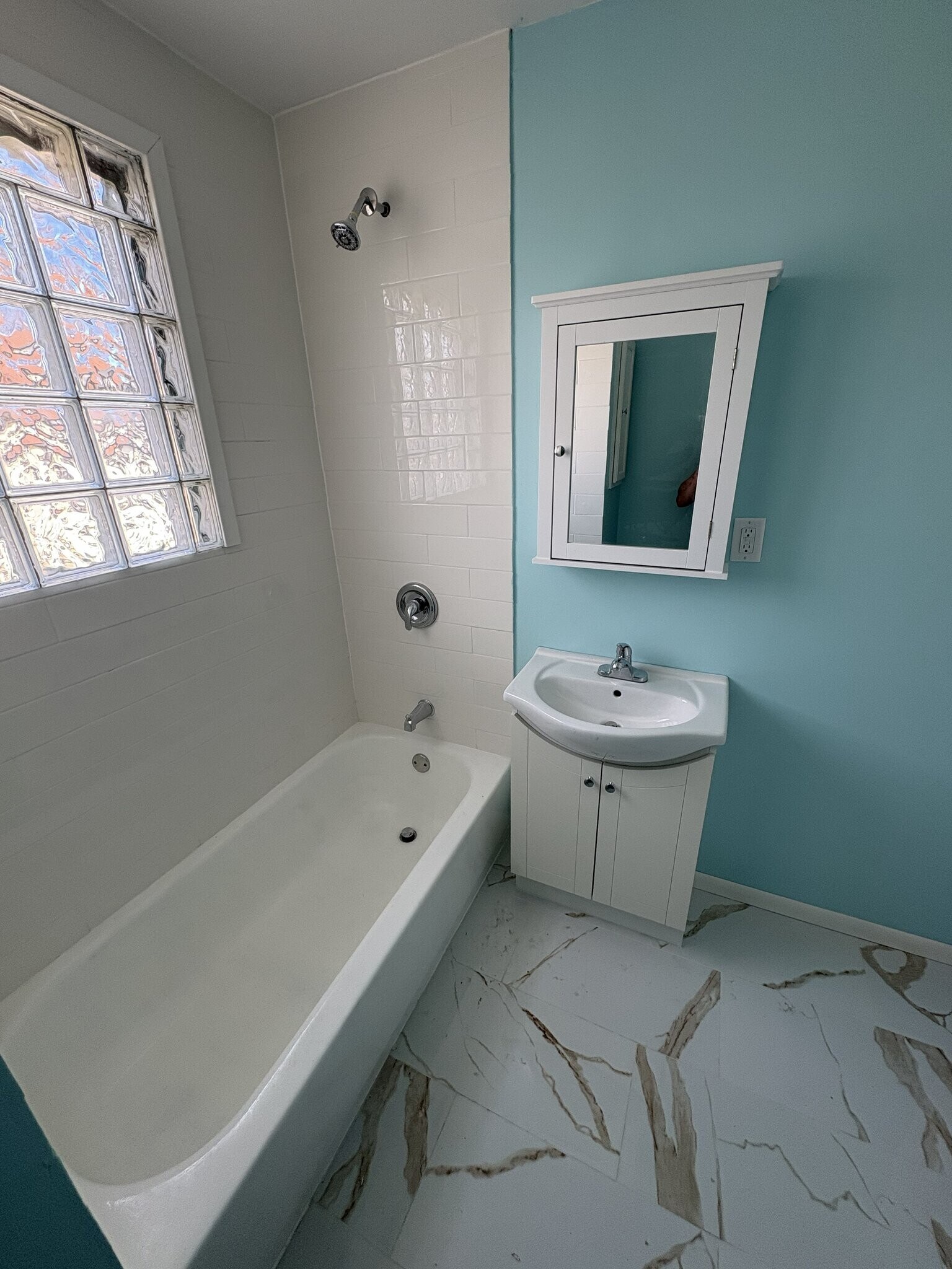 Building Photo - 2811 N Lyndale Ave