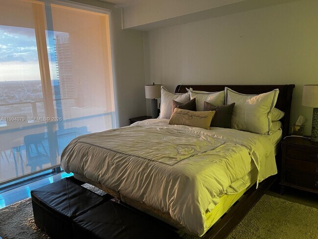 Building Photo - 68 SE 6th St