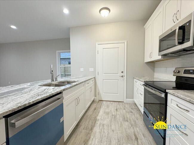 Building Photo - Stunning Centrally Located, a MUST see!