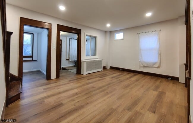 Building Photo - 86 Brookdale Ave