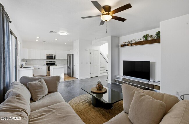 Building Photo - 220 W Beechnut Pl