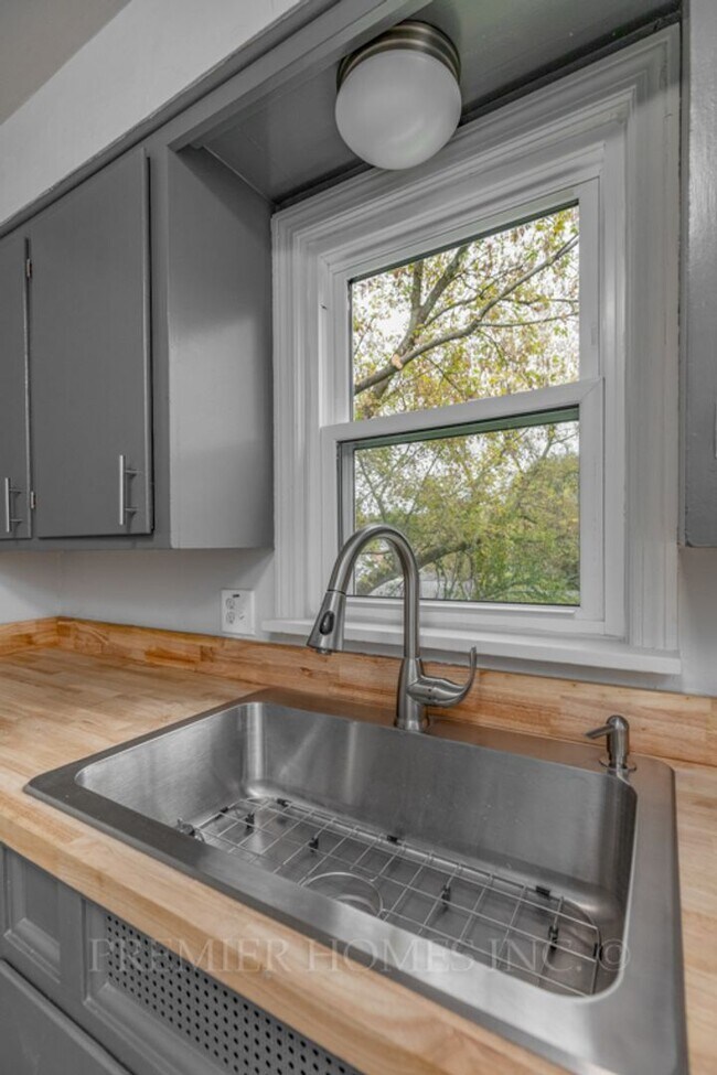 Building Photo - Charming 3-Bedroom Home with Walkout Basem...