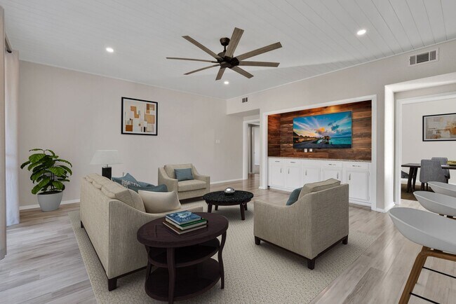 Building Photo - Charming 2 Bedroom Condominum