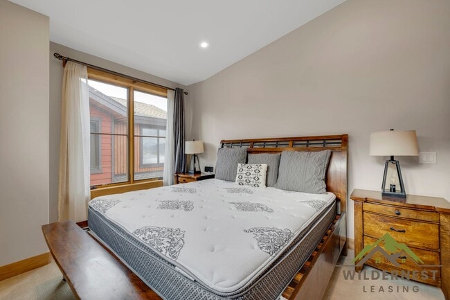 Building Photo - Beautiful Furnished Townhome with infared sauna, finished garage and community amenties