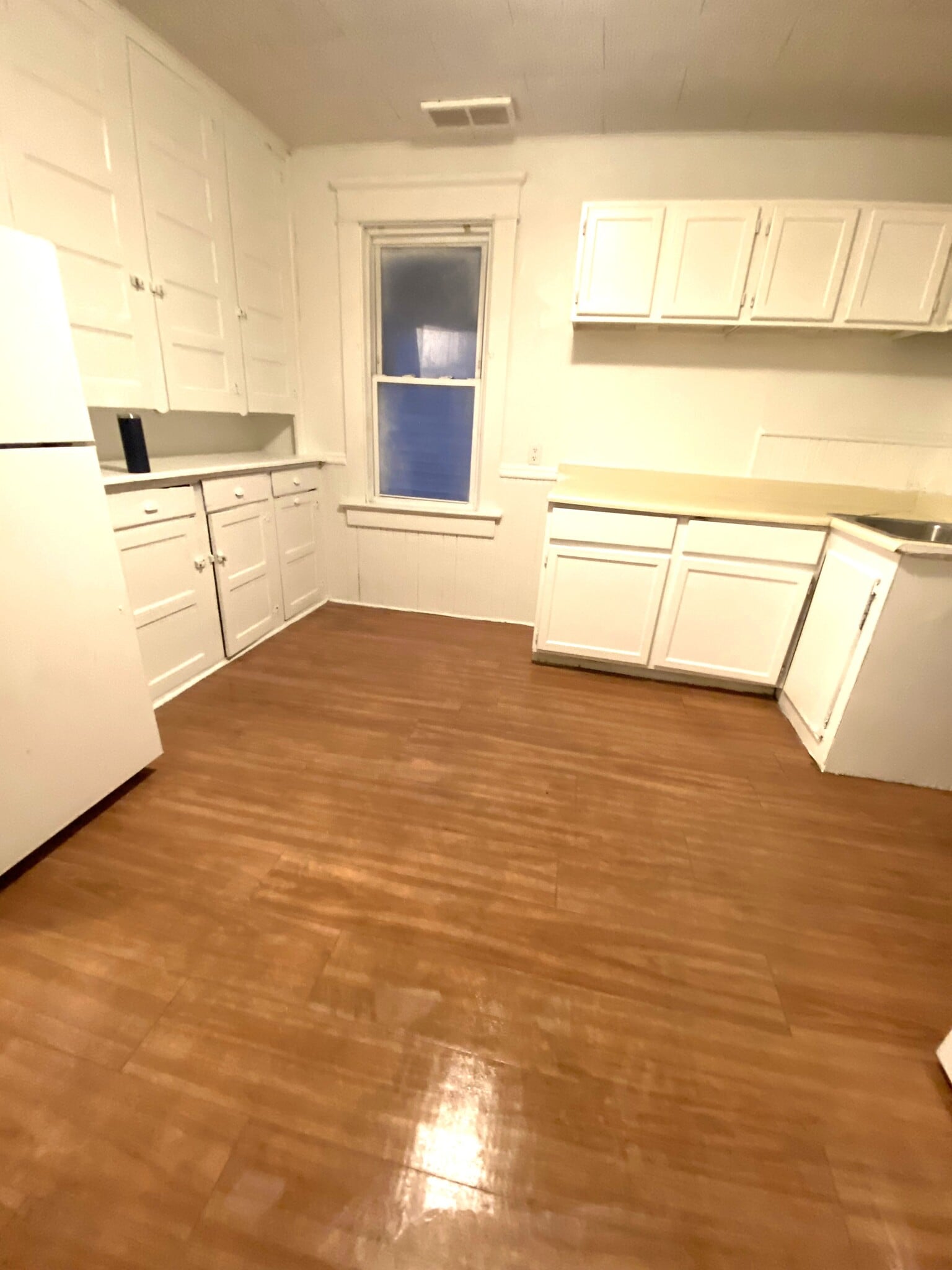 Building Photo - 526 E 22nd St