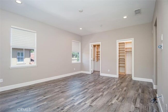 Building Photo - 33 Gingerwood