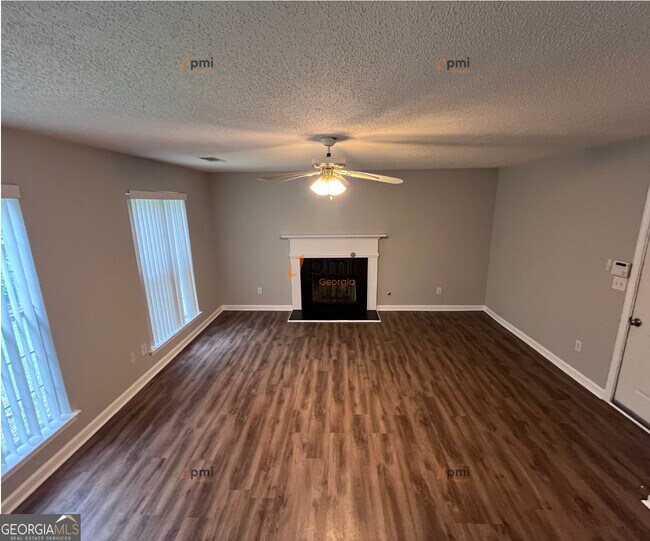 Building Photo - 9511 Rollinghills Dr