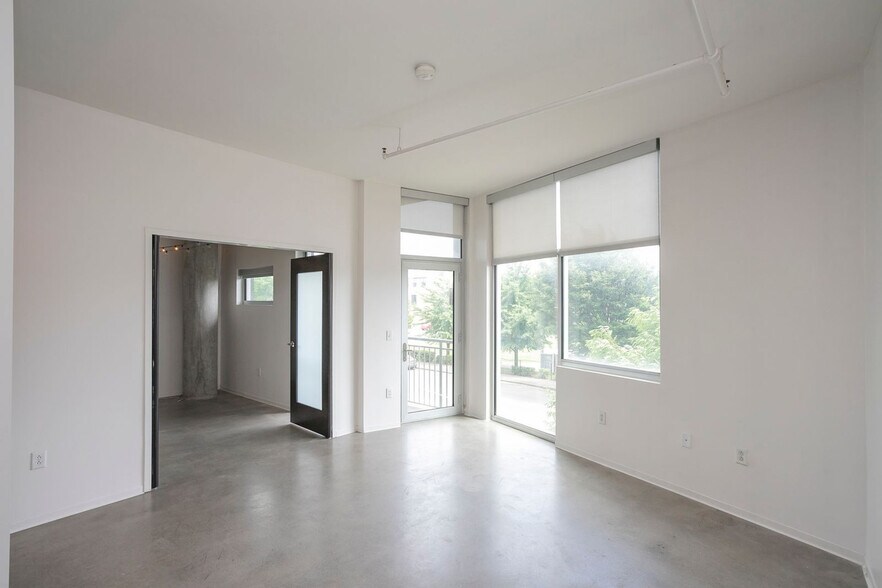 Building Photo - 2115 Yeaman Pl