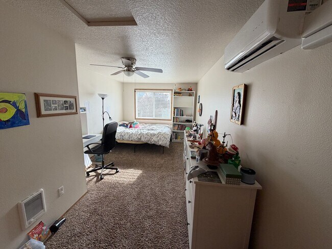 Building Photo - Modern 3 BD | 2.5 BA | 1,476 SF | 1-Car Ga...