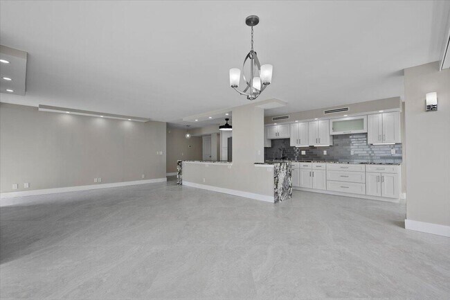 Building Photo - 5540 N Ocean Dr