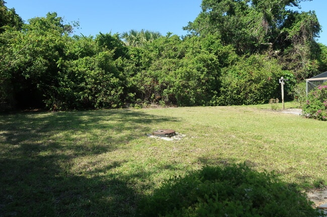 Building Photo - 1087 NE Quinn Pl