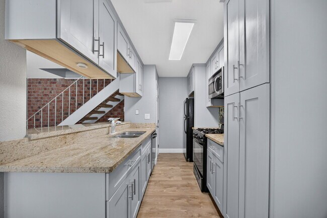 Building Photo - Charming 2-Bed Condo Retreat in Citrus Heights