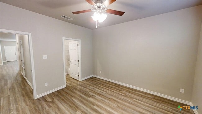 Building Photo - 2107 Wildewood Dr