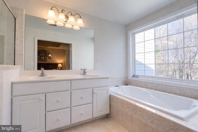 Building Photo - 13716 Maple Sugar Ln