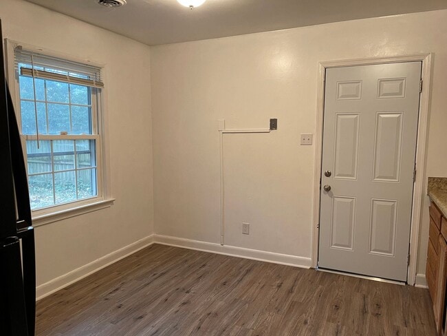 Building Photo - Coleman Place 3-bedroom, 2-bath Condo