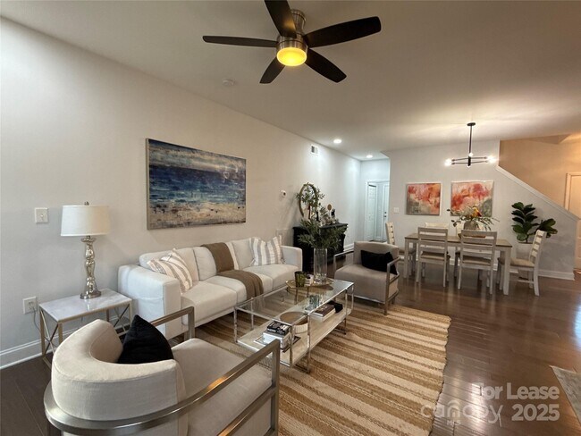 Building Photo - 5120 Lakeview Rd