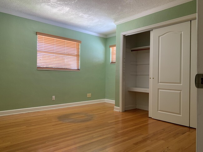 Building Photo - 1401 Magnolia Dr