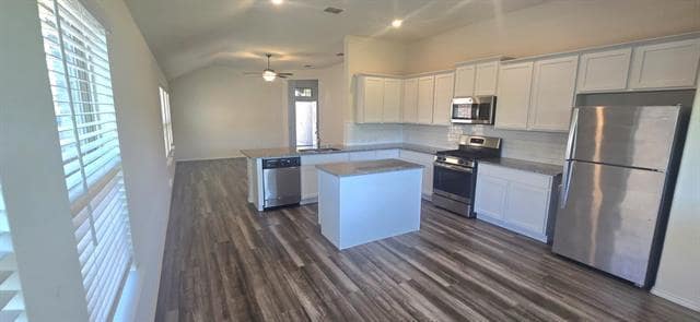 Building Photo - 1350 Acmite Ave