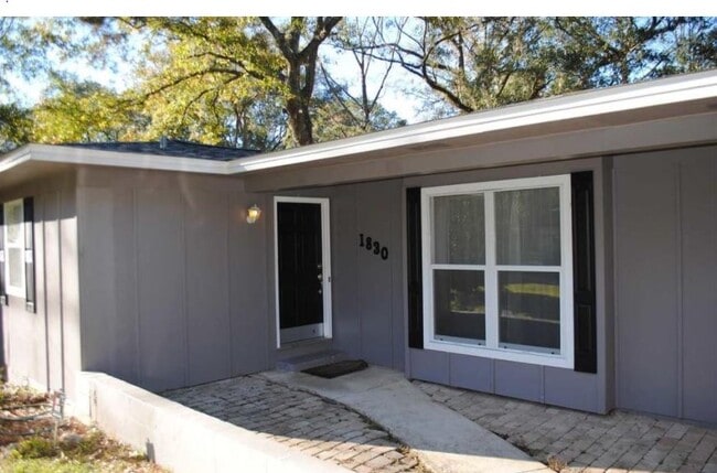 Building Photo - 1830 Wales Dr